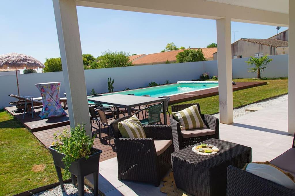 VILLA avec PISCINE chauffée trois chambres Saint-Sulpice-de-Royan Esterno foto